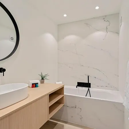 Huswell - Stylishly Refurbished With Sea View 아파트