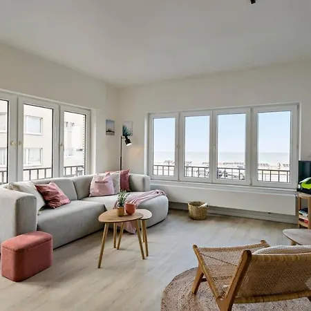 Huswell - Stylishly Refurbished With Sea View