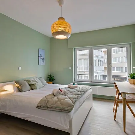 Huswell - Stylishly Refurbished With Sea View