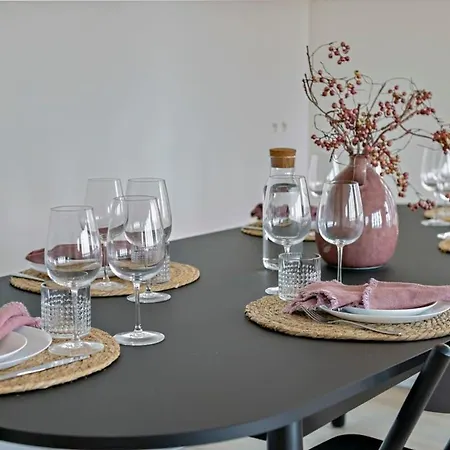 Huswell - Stylishly Refurbished With Sea View Apartment Ostend