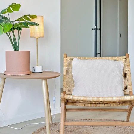 Huswell - Stylishly Refurbished With Sea View Apartment *