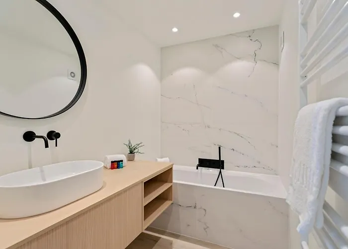 Huswell - Stylishly Refurbished With Sea View Lägenhet